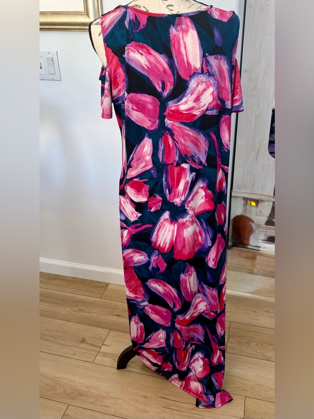 Avenue Bold Pink Brushstroke Maxi Dress n Navy and Pink size 14/16. NWOT.